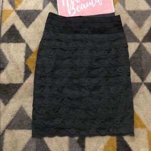H&M Skirts - ✨NWT✨ HM Scalloped Lace Skirt, Black & Grey 👗 H&M Skirts - ✨NWT✨ HM Scalloped Lace Skirt, Black & Grey 👗